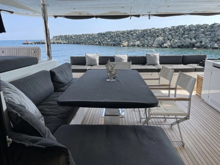 Bootverhuur Lagoon Lagoon 630 Motor Yacht in Lávrio via SamBoat