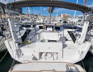 Huur een Dufour Dufour 37 in Saint-Raphaël