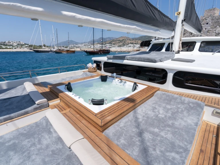 Verhuur Zeilboot Custom Made met vaarbewijs