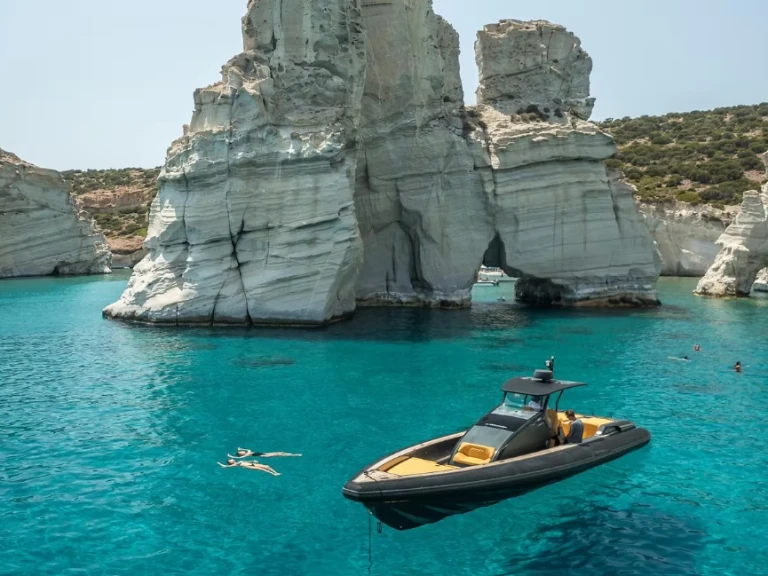 Huur Motorboot met of zonder schipper Technohull in Lávrio