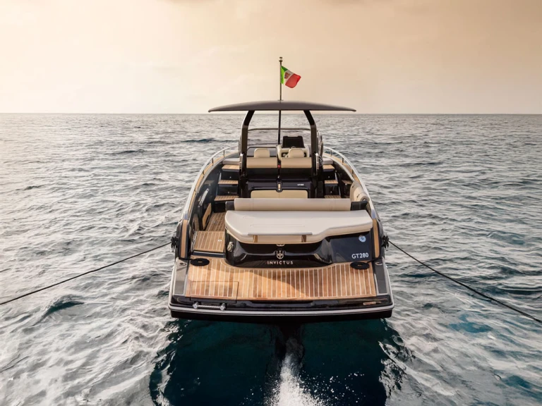 Huur Motorboot met of zonder schipper Invictus  in Poltu Quatu