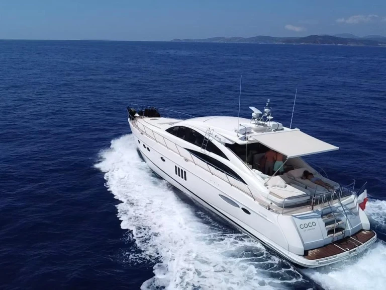 Bootverhuur Vieux Port de Cannes goedkoop Princess V70