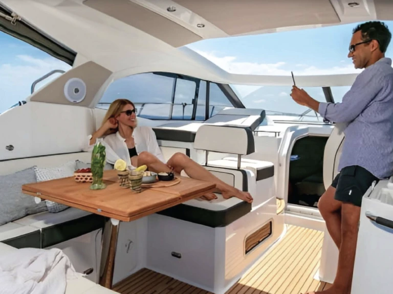 Verhuur Motorboot Jeanneau met vaarbewijs