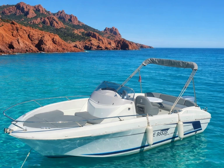 Verhuur Motorboot Bénéteau met vaarbewijs