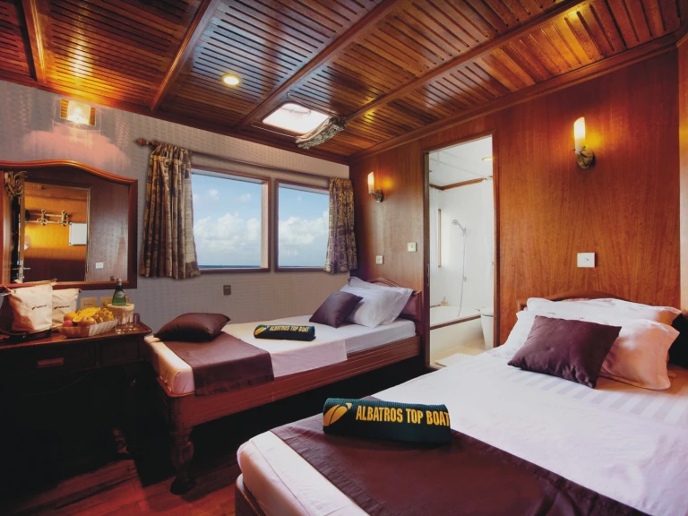 Verhuur Motorboot in Hulhumale -  Conte Max - Cabin (triple-1 double bed + 1 single bed)
