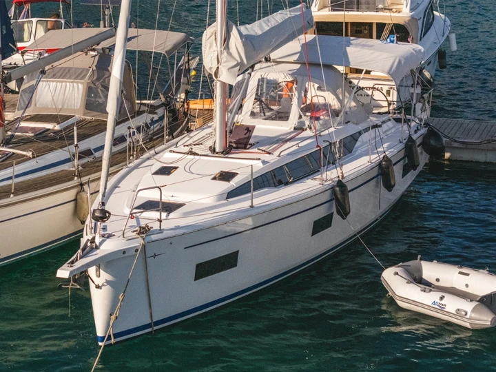 Huur een Bavaria Bavaria C38 in Kiáto