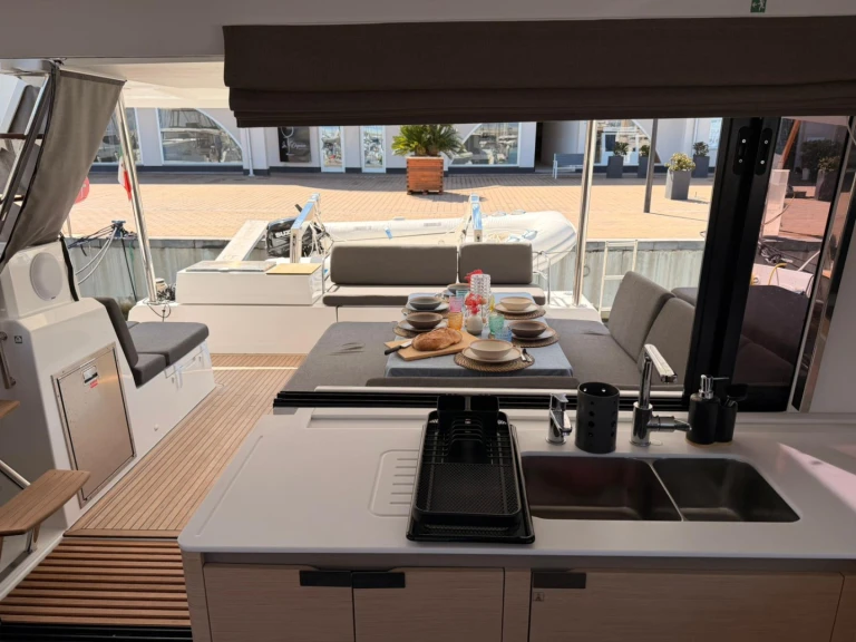 Verhuur Catamaran Fountaine Pajot met vaarbewijs