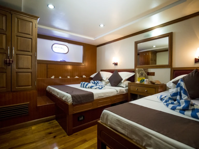 Jachthuur in Hulhumale -  Duke of York - Cabin (triple-1 double + 1 single bed) via SamBoat