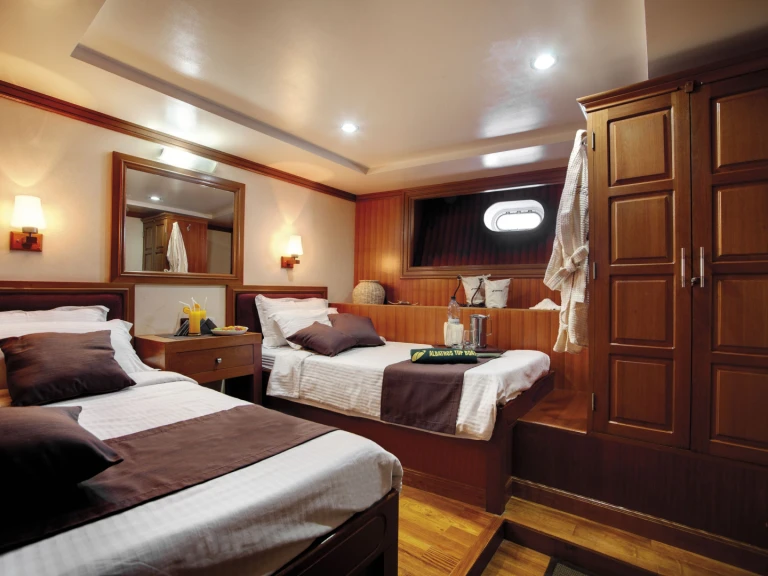 Bootverhuur  Duke of York - Cabin (triple-1 double + 1 single bed) in Hulhumale via SamBoat