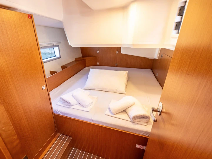 Huur een Bavaria Bavaria C42 in Kiáto