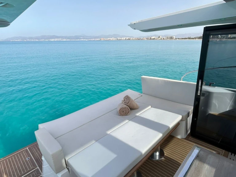 Verhuur Motorboot Sealine met vaarbewijs