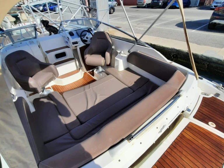 Huur een Jeanneau CAP CAMARAT 6,5 CC Style in Frankrijk