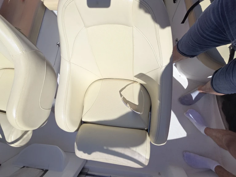 Huur een Bénéteau Flyer 650 Sun Deck in Toulon