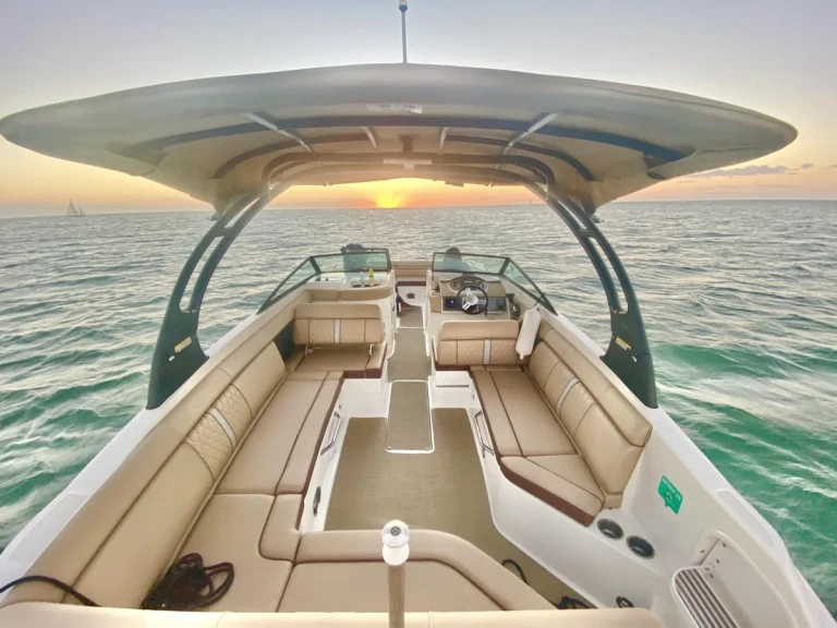 Motorboot te huur in New York (City) voor de beste prijs