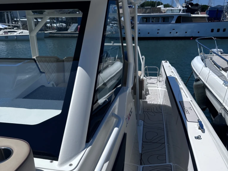 Huur een Zodiac X10CC in Cogolin