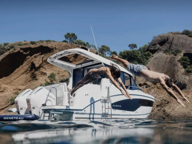 Huur Motorboot met of zonder schipper Bénéteau in Napels