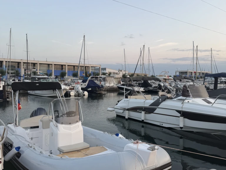 Motorboot te huur in Roses voor de beste prijs