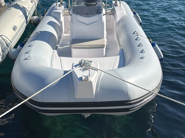 Huur een Capelli F130LA in Roses