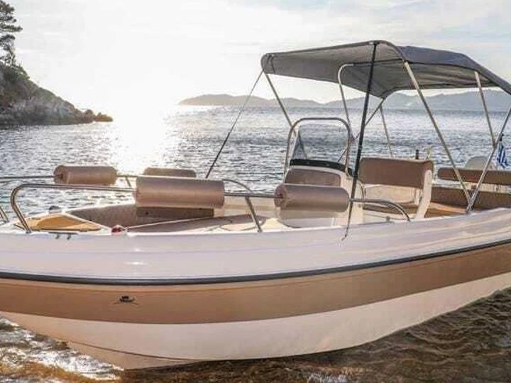 Huur een Karel Ithaca in Skiathos