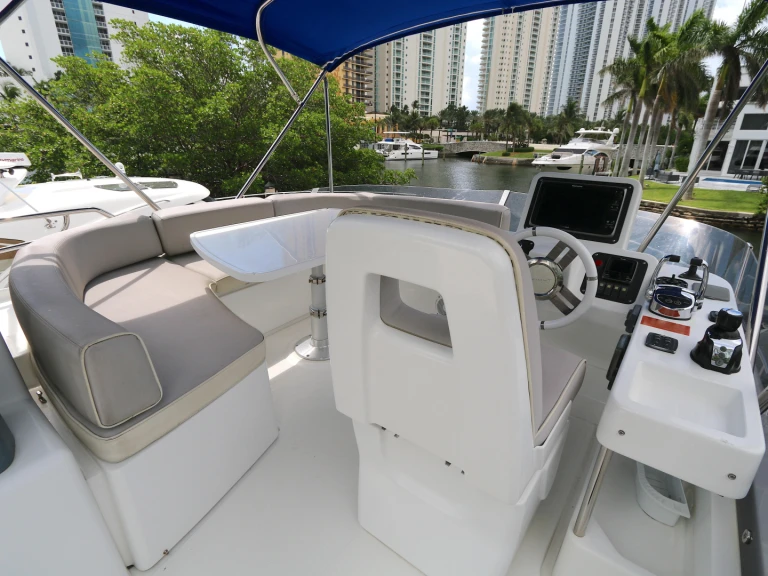 Verhuur Jacht Azimut met vaarbewijs