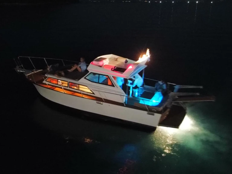 Verhuur Motorboot Chris Craft met vaarbewijs