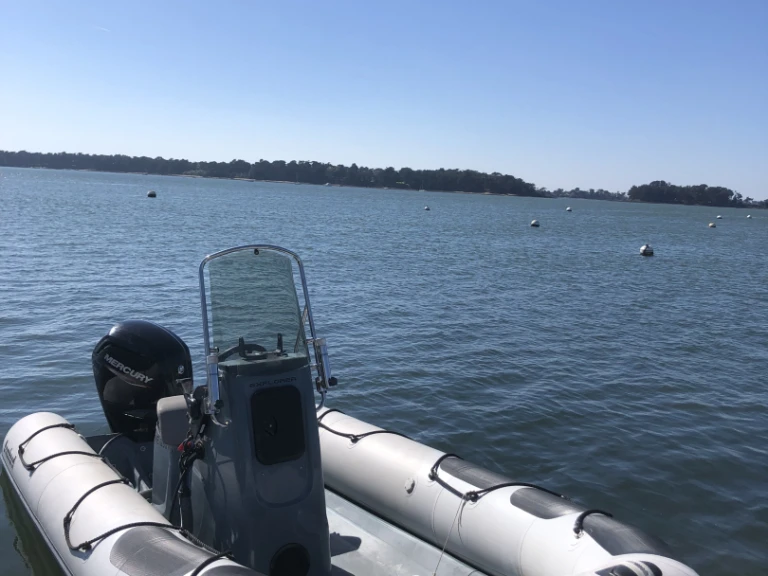 Bootverhuur Bombard Explorer 550 in Larmor-Baden via SamBoat