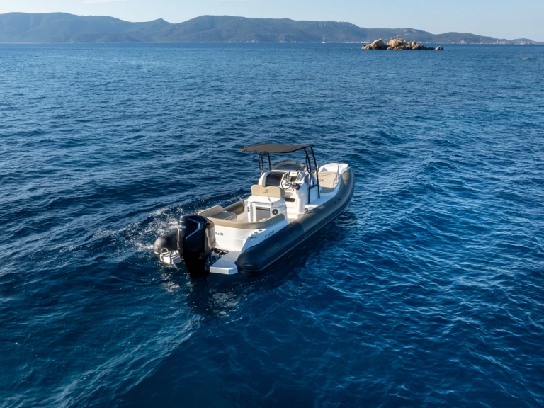 Fanale marine  ALTORE 900 CABINE te huur van particulier of professional in Porto Pollo