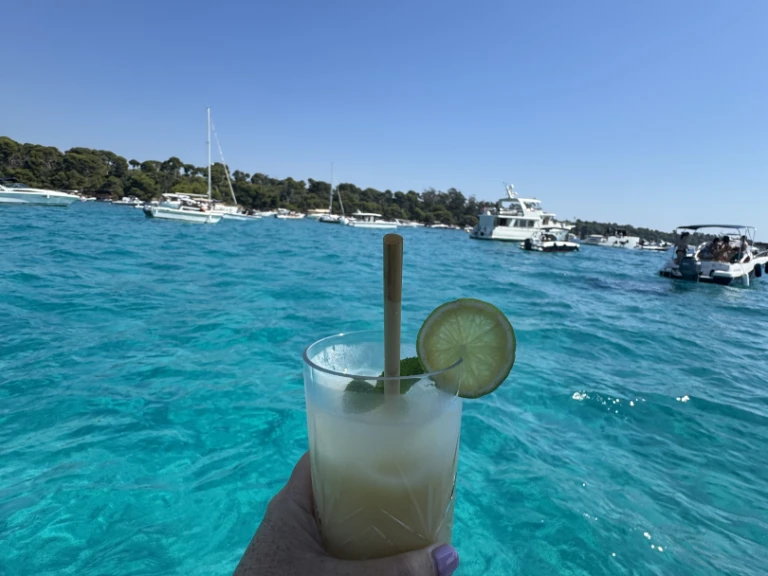 Bootverhuur Mandelieu-la-Napoule goedkoop Activ 755 Sundeck