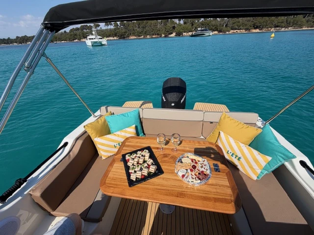 Bootverhuur Mandelieu-la-Napoule goedkoop Activ 755 Sundeck