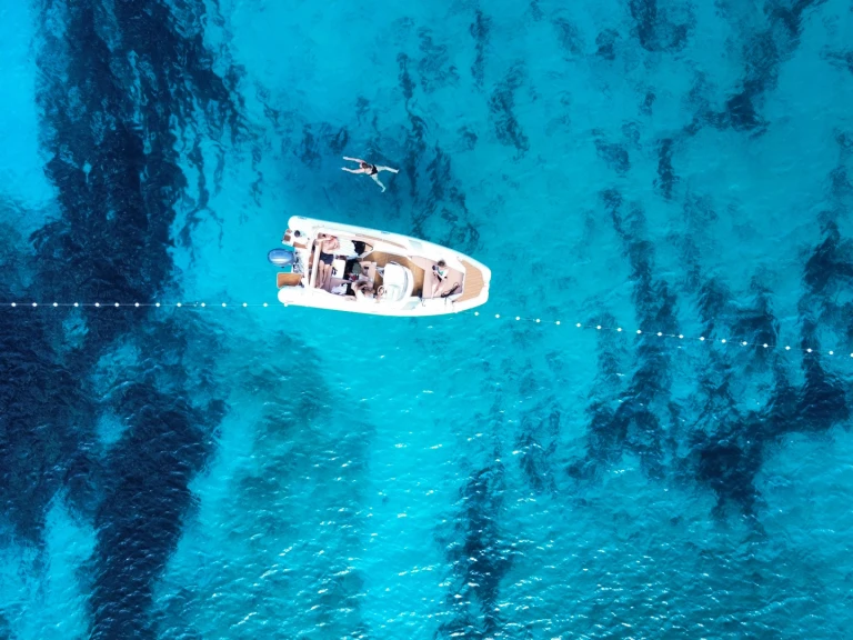 Huur een Aquamax BF150XU in Hvar