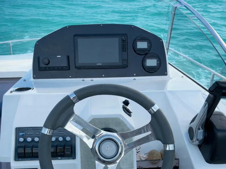 Verhuur Motorboot in Mandelieu-la-Napoule - Pacific Craft Pacific Craft 730 SC