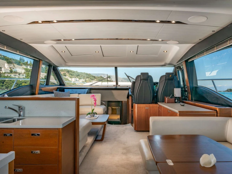 Bootverhuur Princess, UK FAR &amp; AWAY in Gouviá via SamBoat