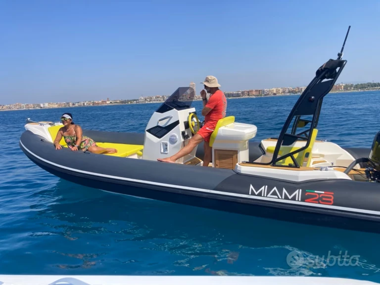 RIB te huur in Chiavari voor de beste prijs