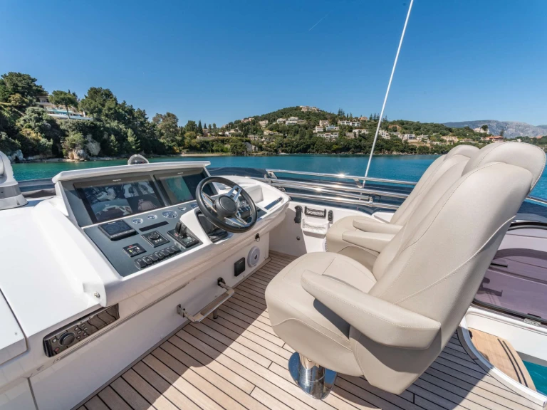 Bootverhuur Gouviá goedkoop FAR &amp; AWAY