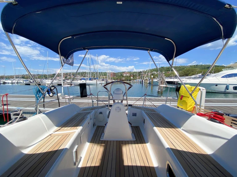 Huur een Dufour Dufour 325 Grand Large in Portorož