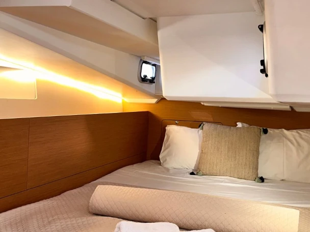 Huur een Jeanneau Sun Odyssey 490 in Keramotí