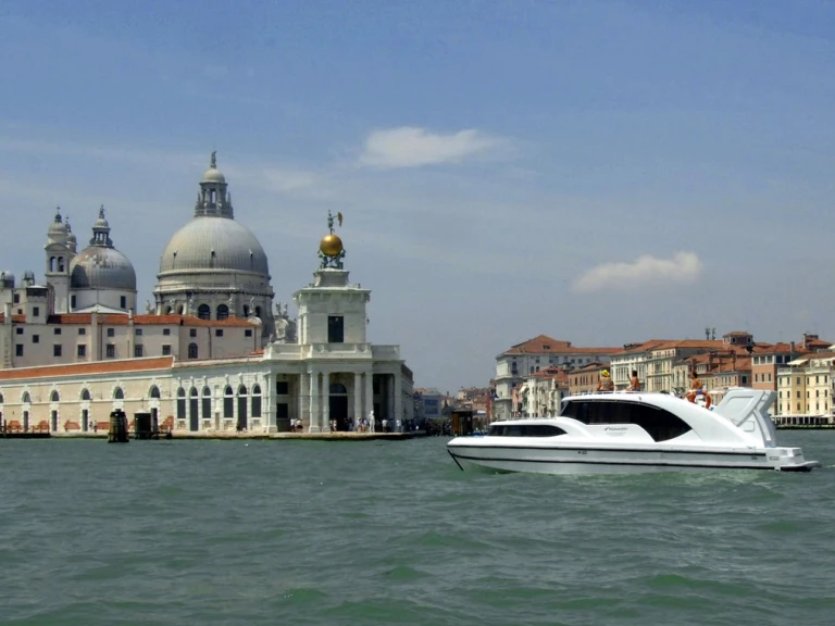 Bootverhuur Houseboat Holidays Italia S.R.L. Minuetto 6 in Casale sul Sile via SamBoat