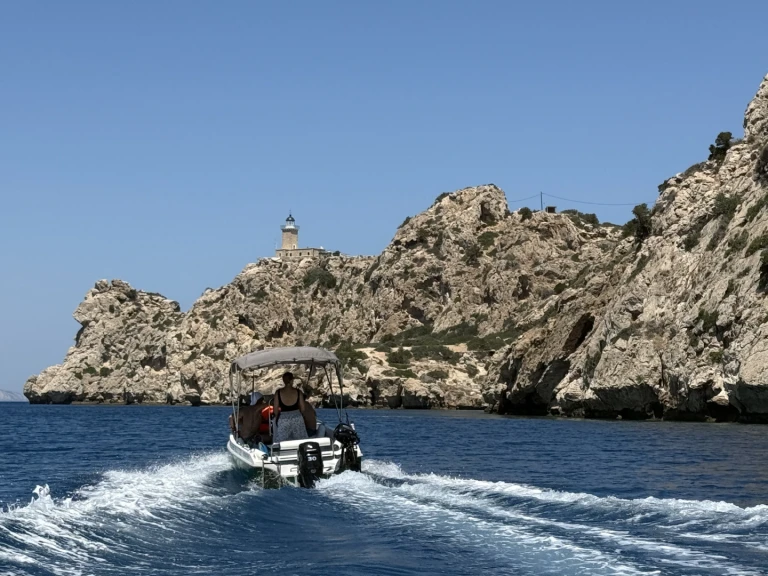 Motorboot te huur in Kórinthos voor de beste prijs