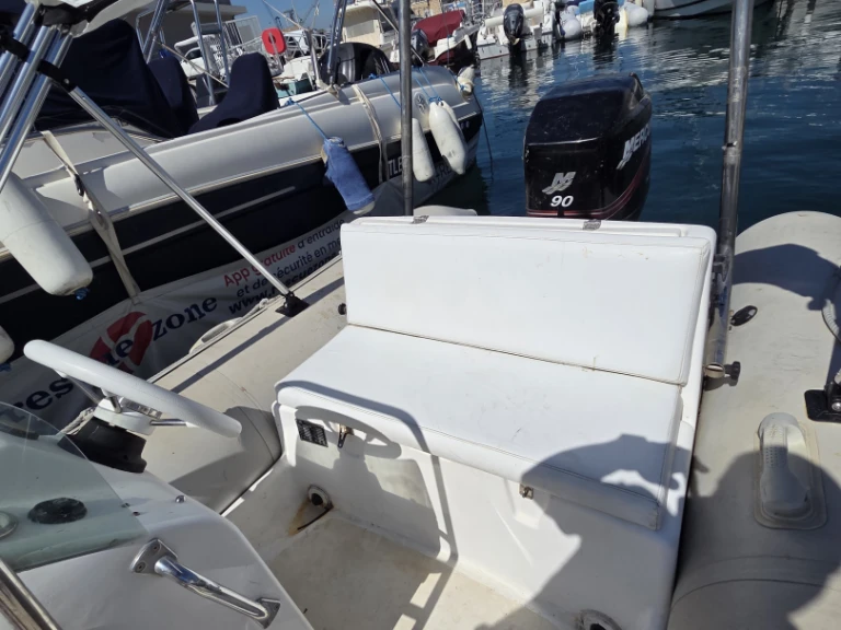 Huur een Zodiac International in Toulon