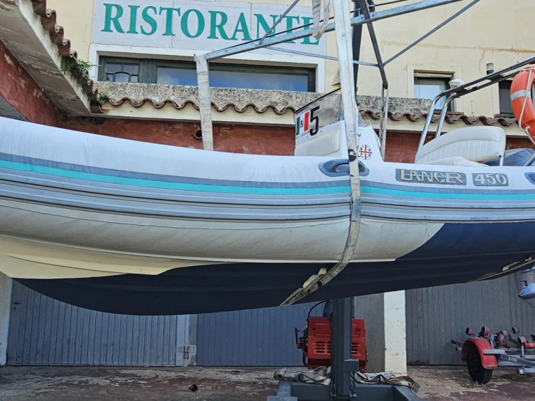 Huur een Capelli Lancer 480 in La Maddalena