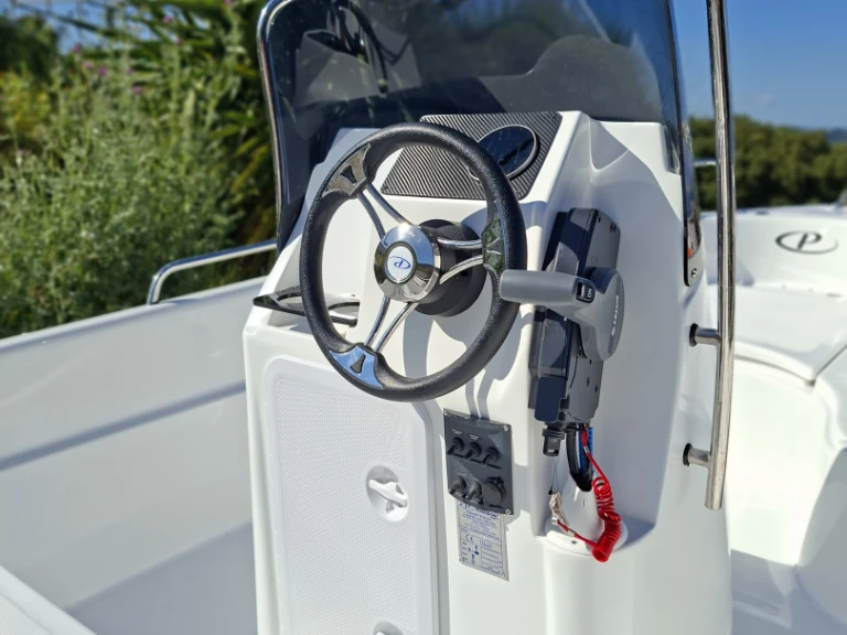 Motorboot te huur in Kerí voor de beste prijs