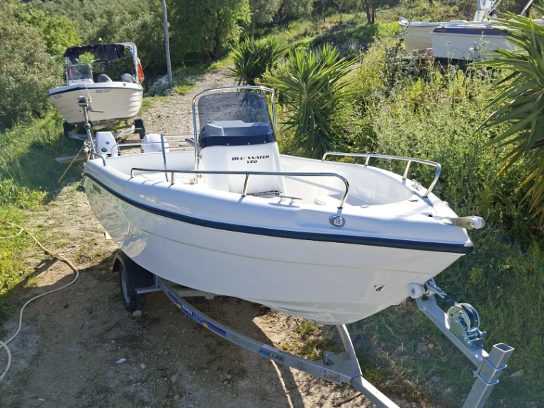 Motorboot te huur in Kerí voor de beste prijs