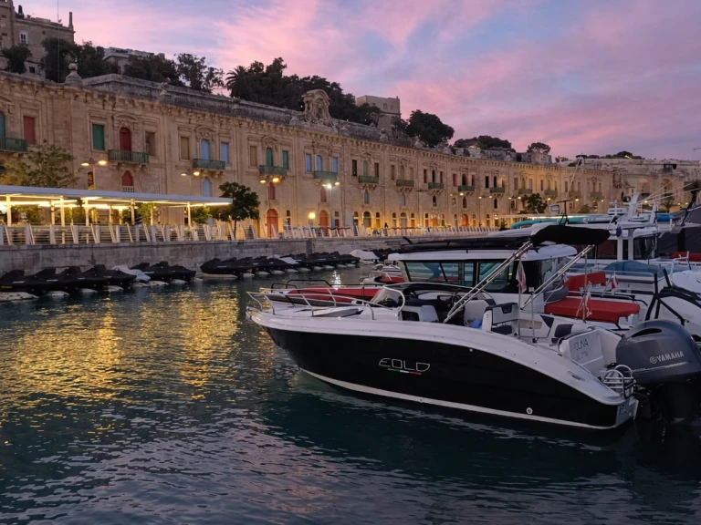 Motorboot te huur in Qawra voor de beste prijs