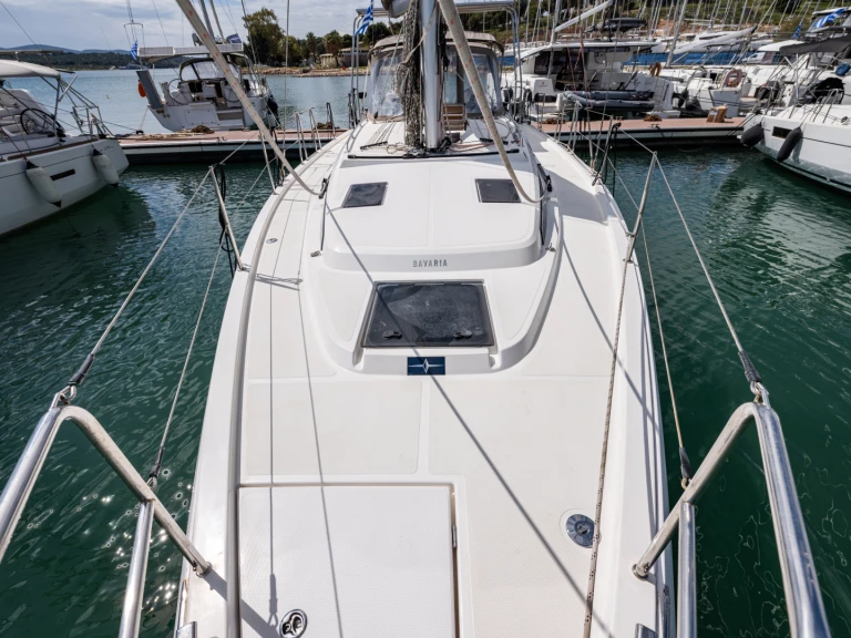 Huur een Bavaria Bavaria C38 in Néa Péramos