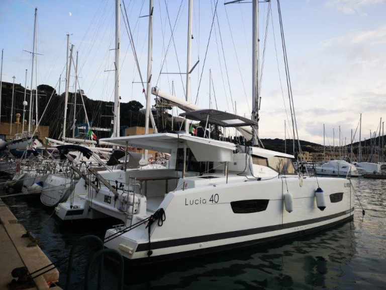 Verhuur Catamaran in Portisco - Fountaine Pajot Lucia 40