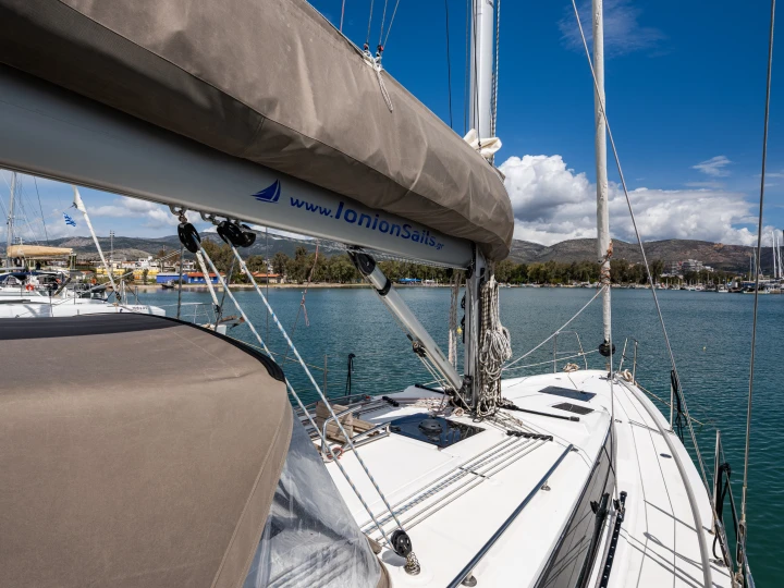 Huur een Bavaria Bavaria C38 in Néa Péramos