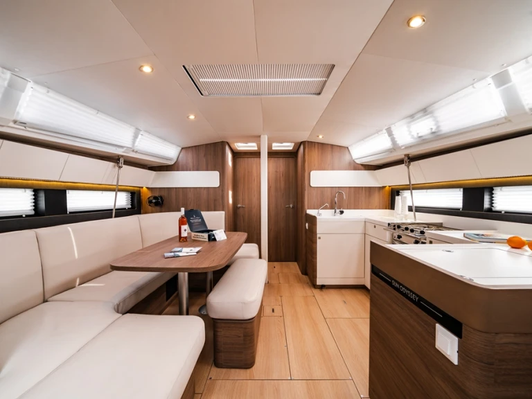 Huur een Jeanneau Sun Odyssey 455 in Néa Péramos