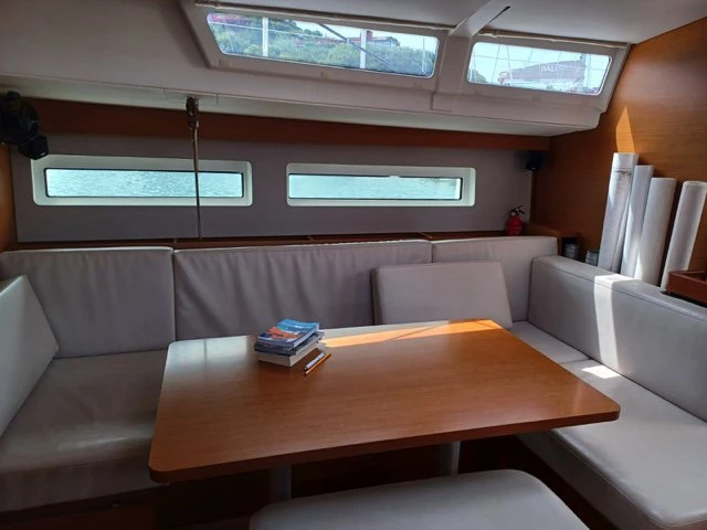 Huur een Jeanneau Sun Odyssey 490 in Portisco