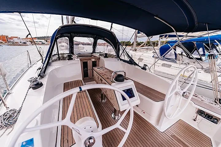 Jachthuur in Betina - Bavaria Cruiser 37 via SamBoat