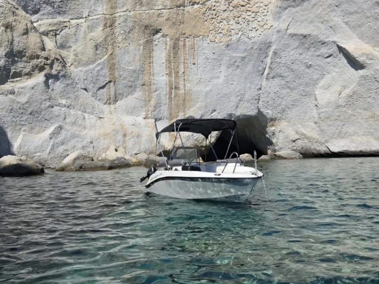 Bootverhuur Isatek Cobra 495 in Mílos via SamBoat